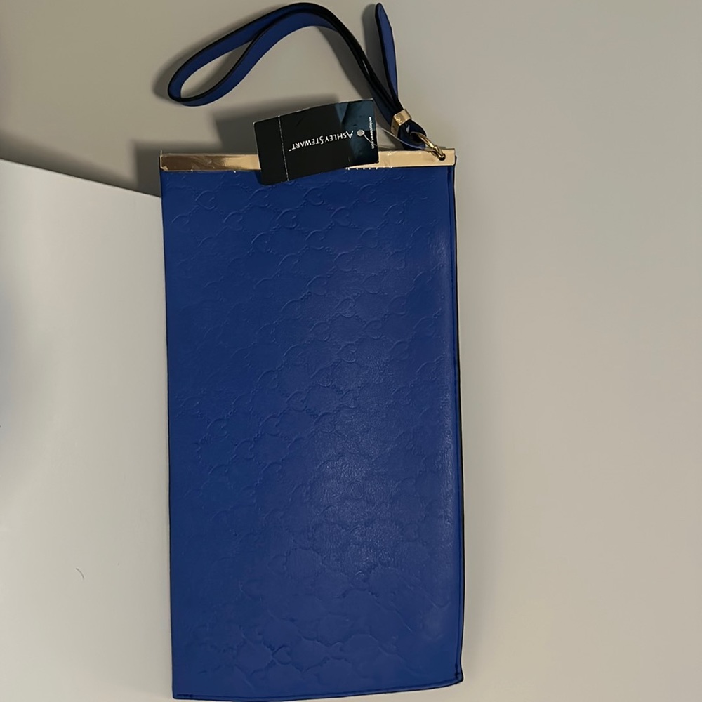 Blue clutch